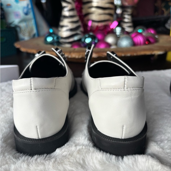 Kurt Geiger White women's Oxfords with Decorative Buttons - Picture 4 of 7